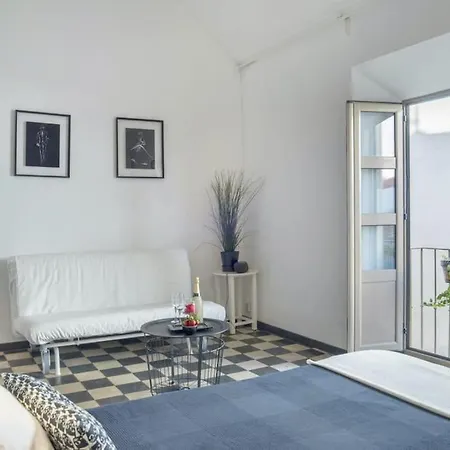 Hinestrosa Studio Center *
